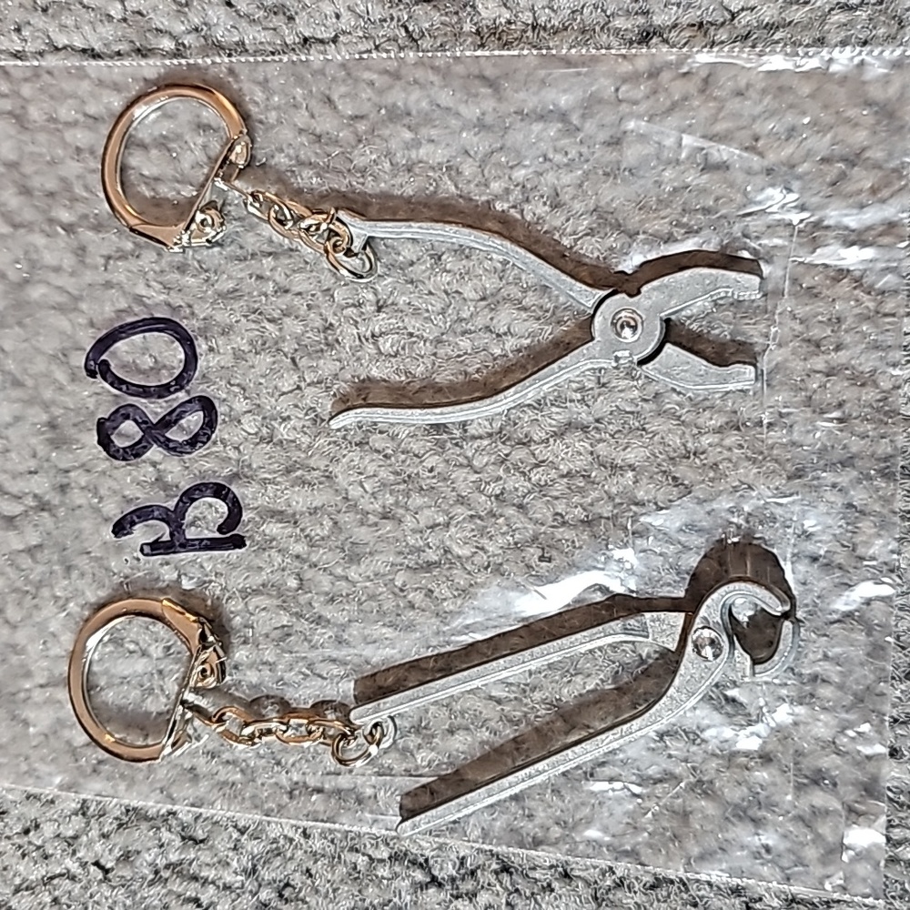 2 KEYCHAINS